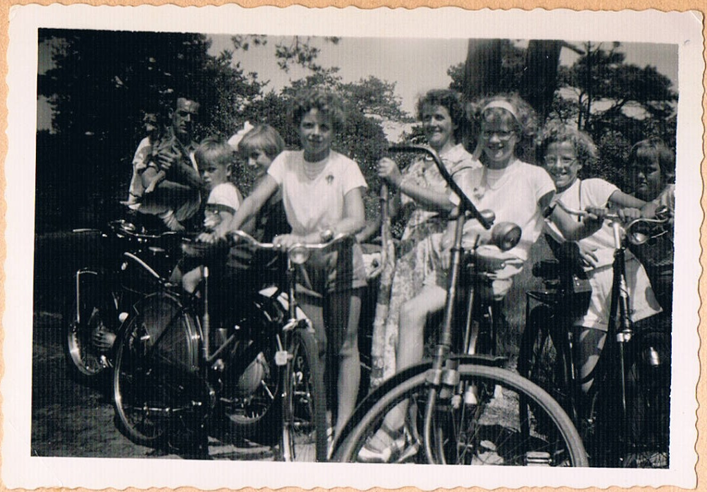 Hwijk_1955_Verscholen_Dorp